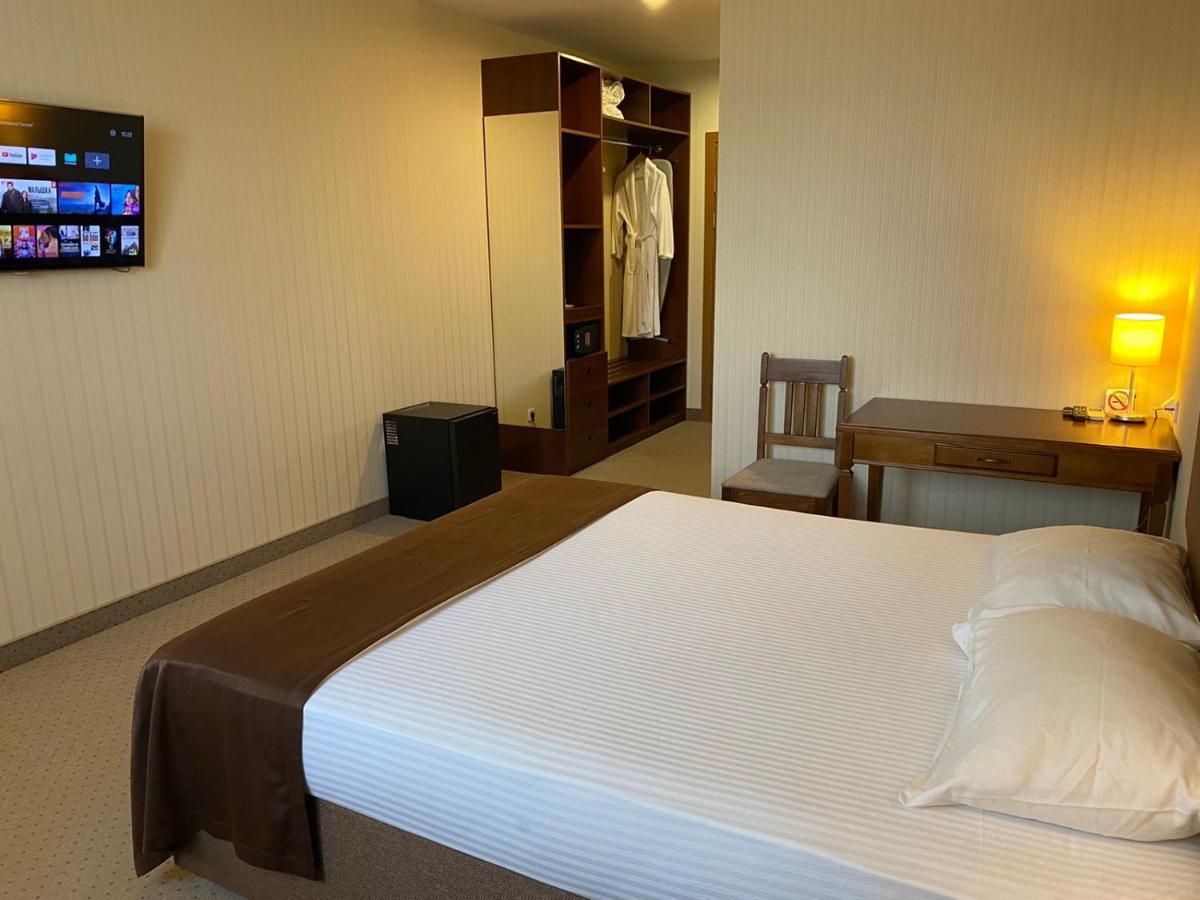 Hotel 7ya Krasnosilske Bagian luar foto