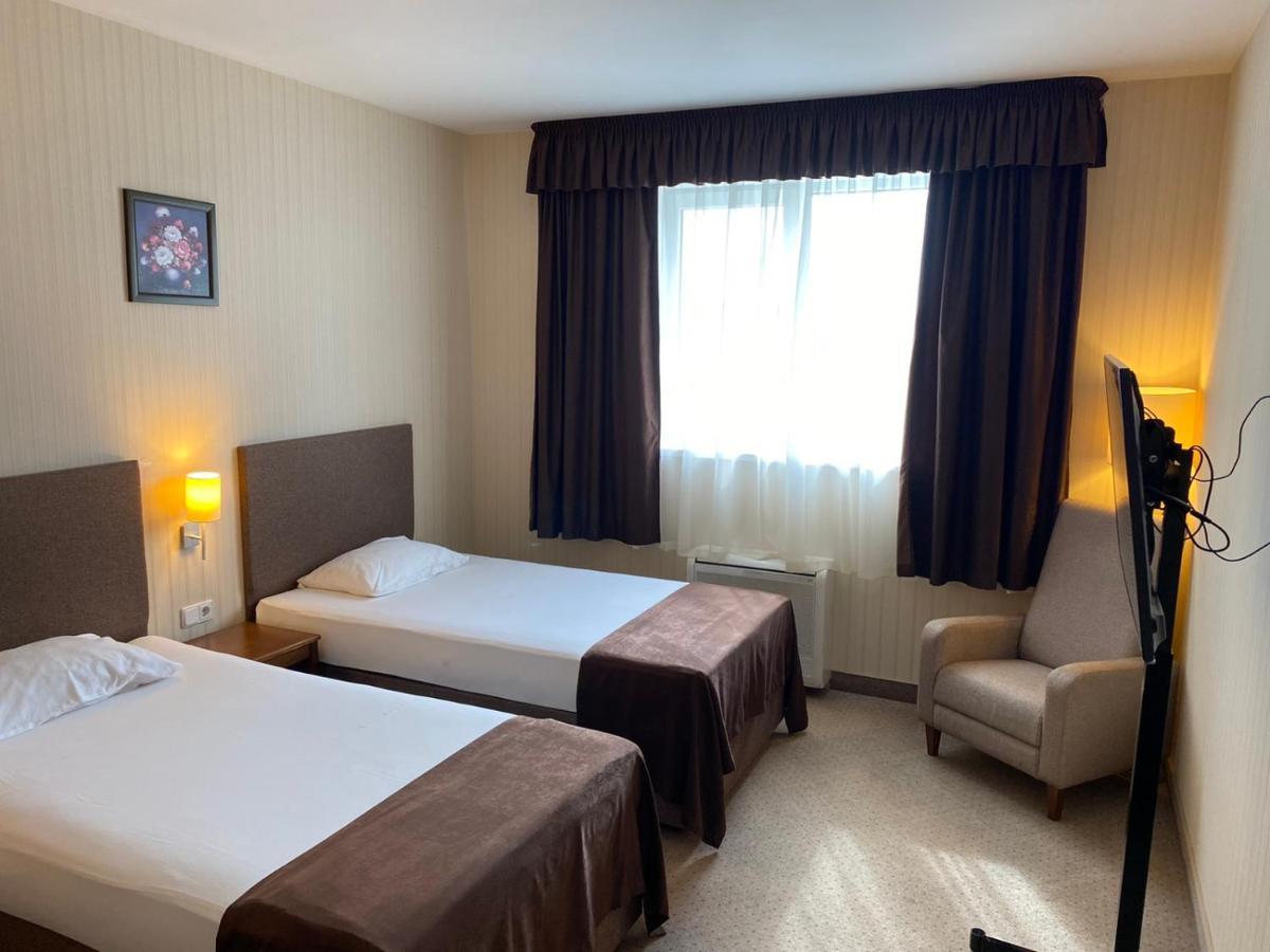 Hotel 7ya Krasnosilske Bagian luar foto