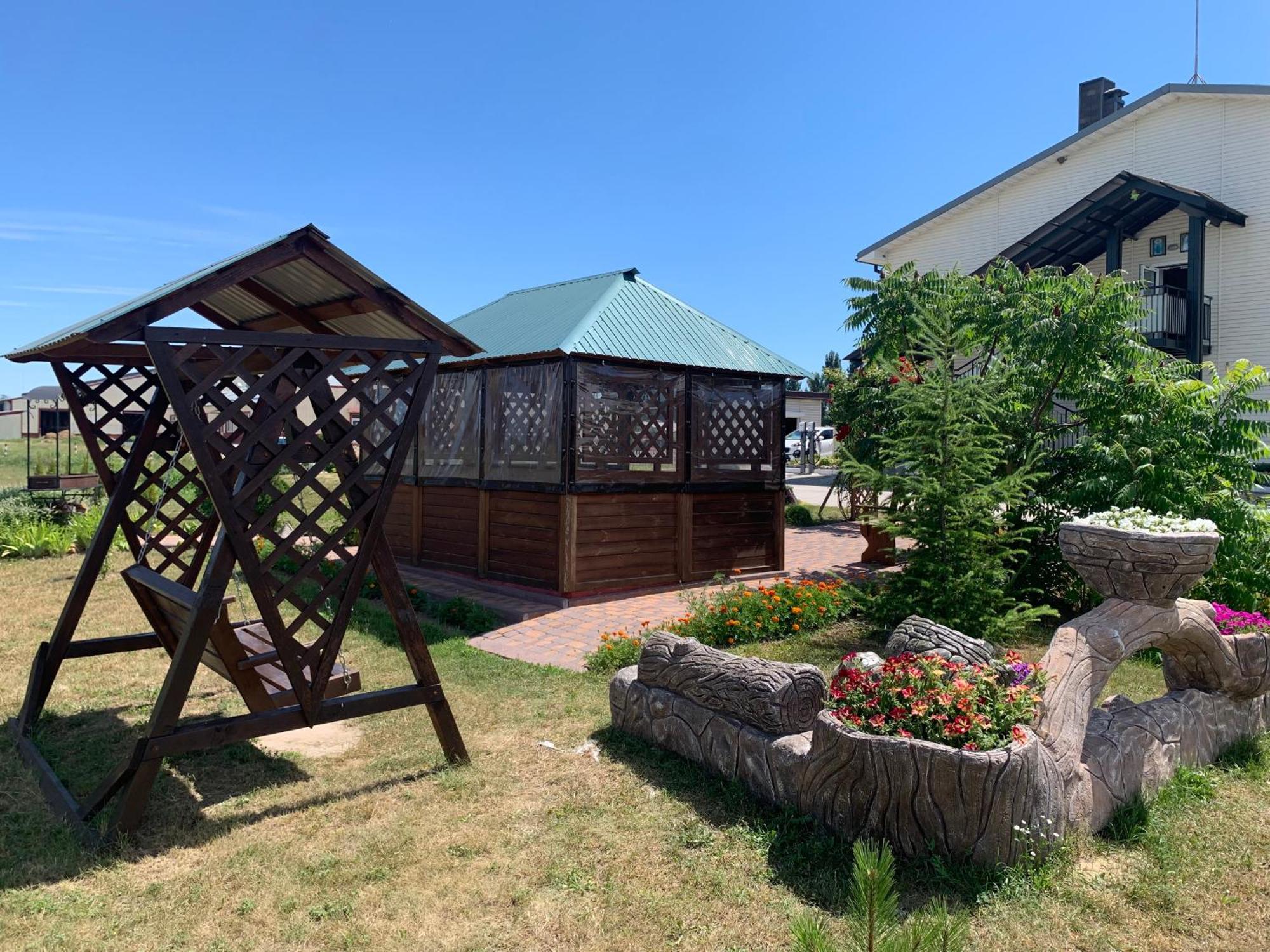 Hotel 7ya Krasnosilske Bagian luar foto