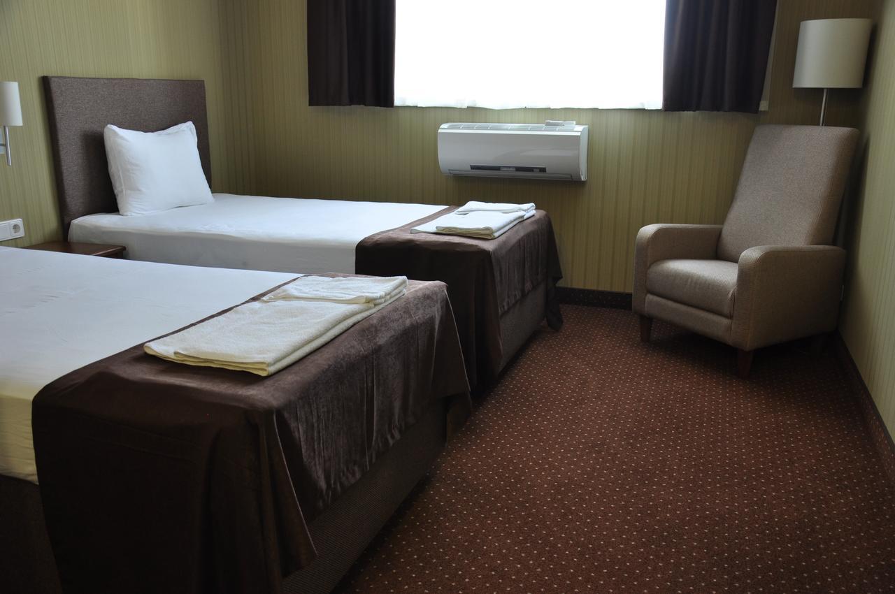Hotel 7ya Krasnosilske Bagian luar foto