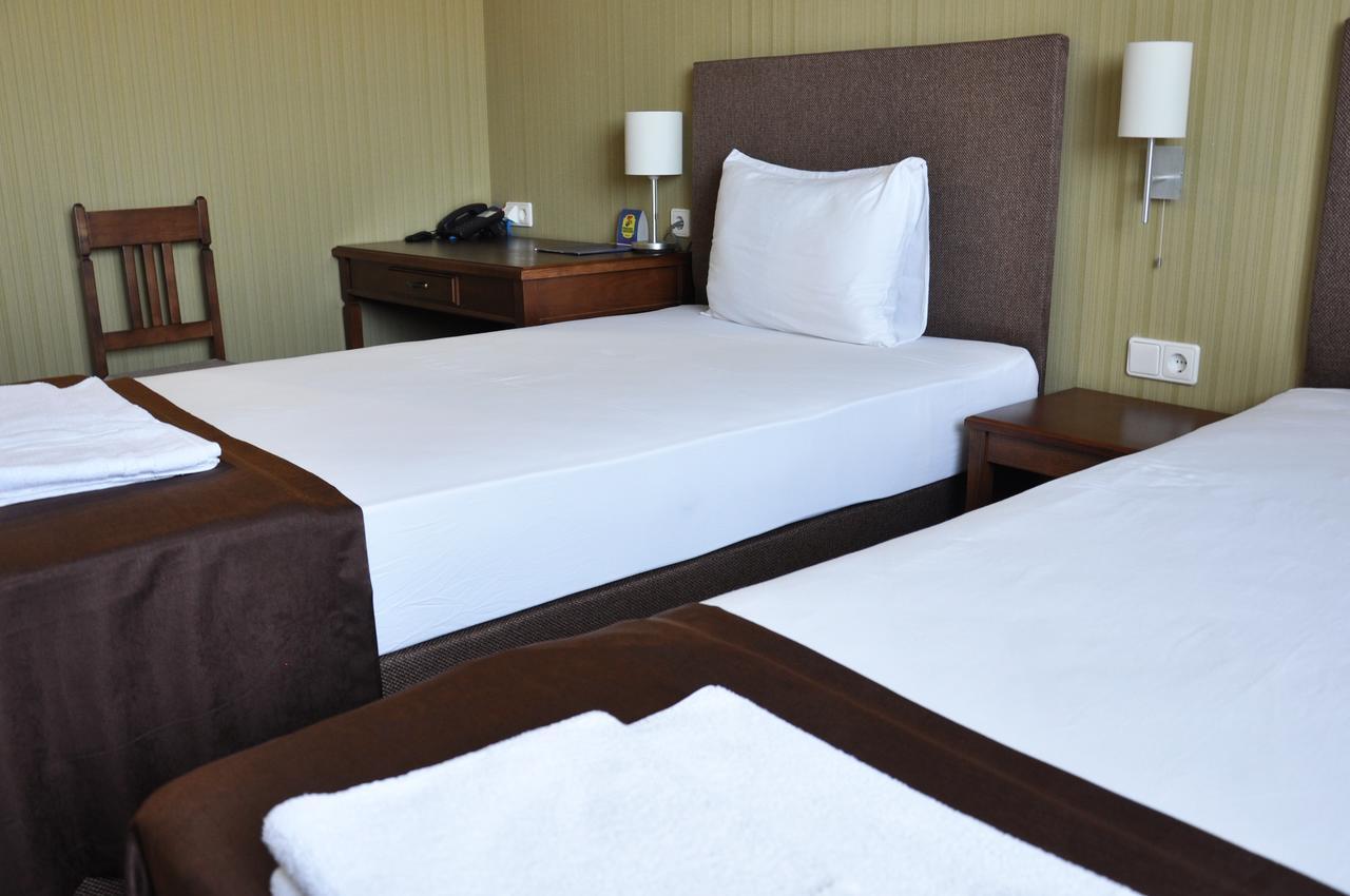 Hotel 7ya Krasnosilske Bagian luar foto