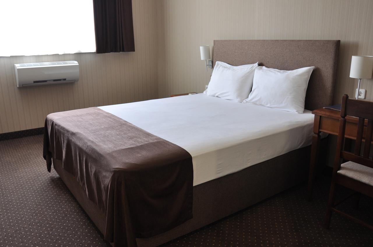 Hotel 7ya Krasnosilske Bagian luar foto