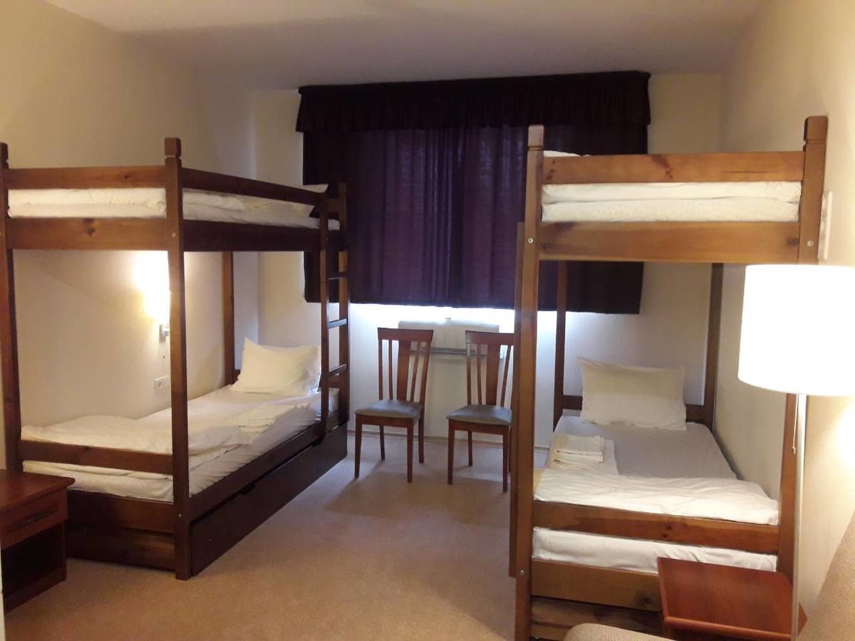 Hotel 7ya Krasnosilske Bagian luar foto